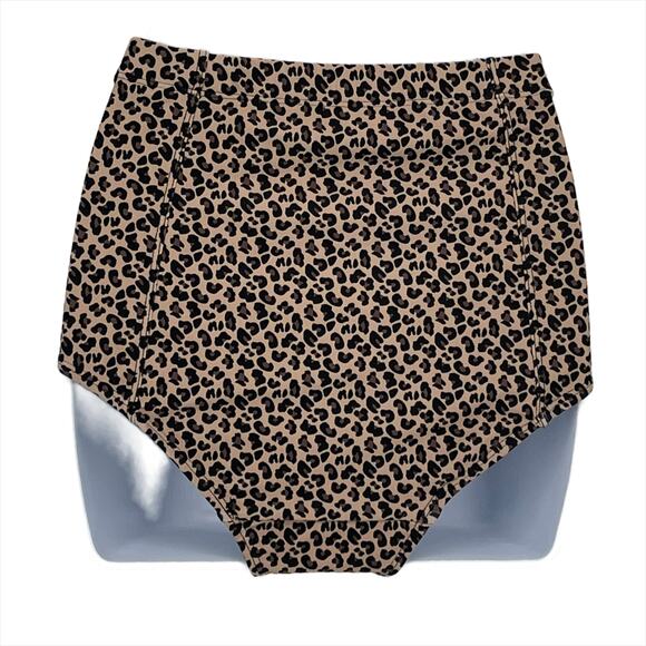 Bombshell Bikini Bottom in Tan and Black Leopard Print Size Medium - Picture 4 of 5